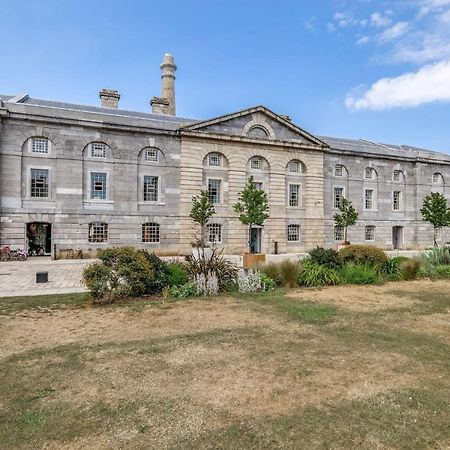 Luxury 2 Bed Apartment In Historic Royal William Yard Плимът Екстериор снимка