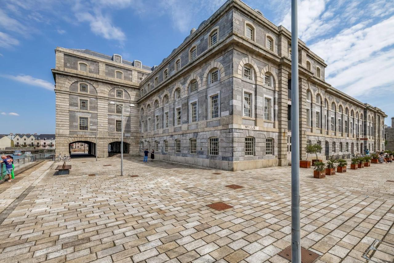 Luxury 2 Bed Apartment In Historic Royal William Yard Плимът Екстериор снимка