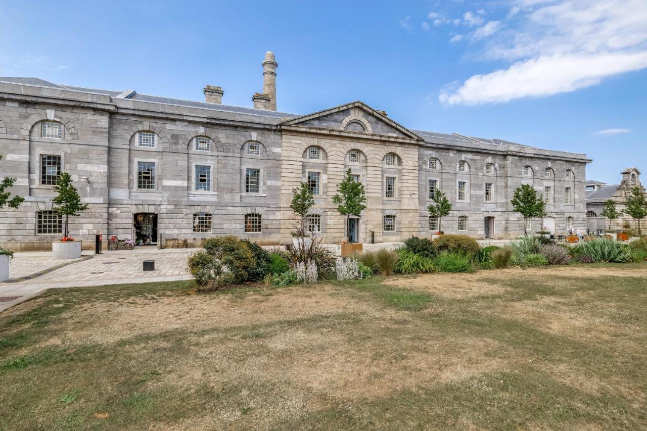 Luxury 2 Bed Apartment In Historic Royal William Yard Плимът Екстериор снимка